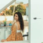 Lisha Chinnu Instagram - "Grow through what you go through." . . . #nomakeup #nofilter #desi #indianwear #simplicity #yellowsaree #yellow #csk #chennai #tamilnadu #culture #photo #benatural #saree #lifeoflee #tamilponnu #actresslife #entrepreneur #womeninmedia #womeninbusiness #womeninpr #movie #kollywood #mallu Chennai, India