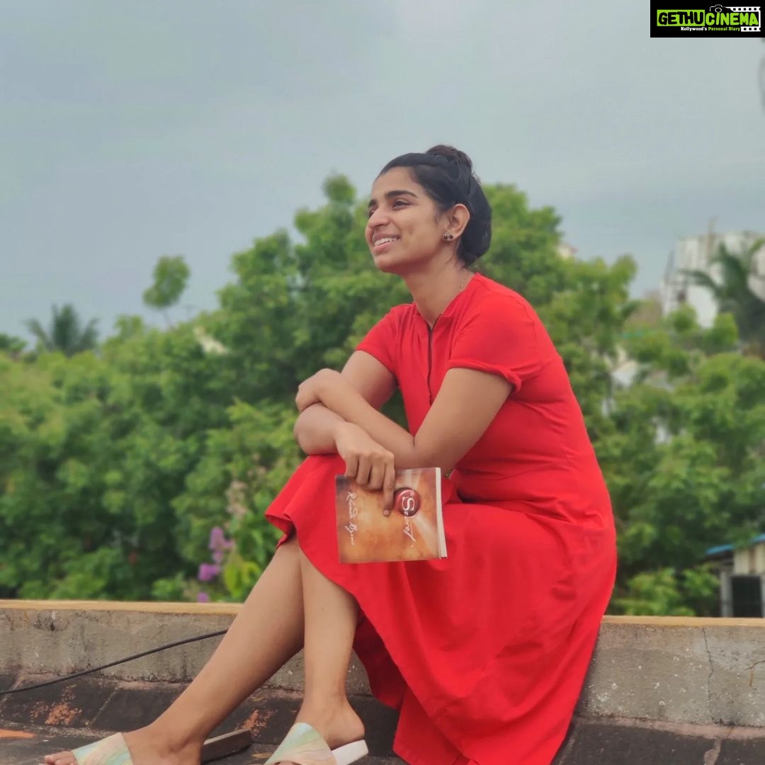 Lisha Chinnu Instagram - My Mood right now... ☮️ #mottamaadi