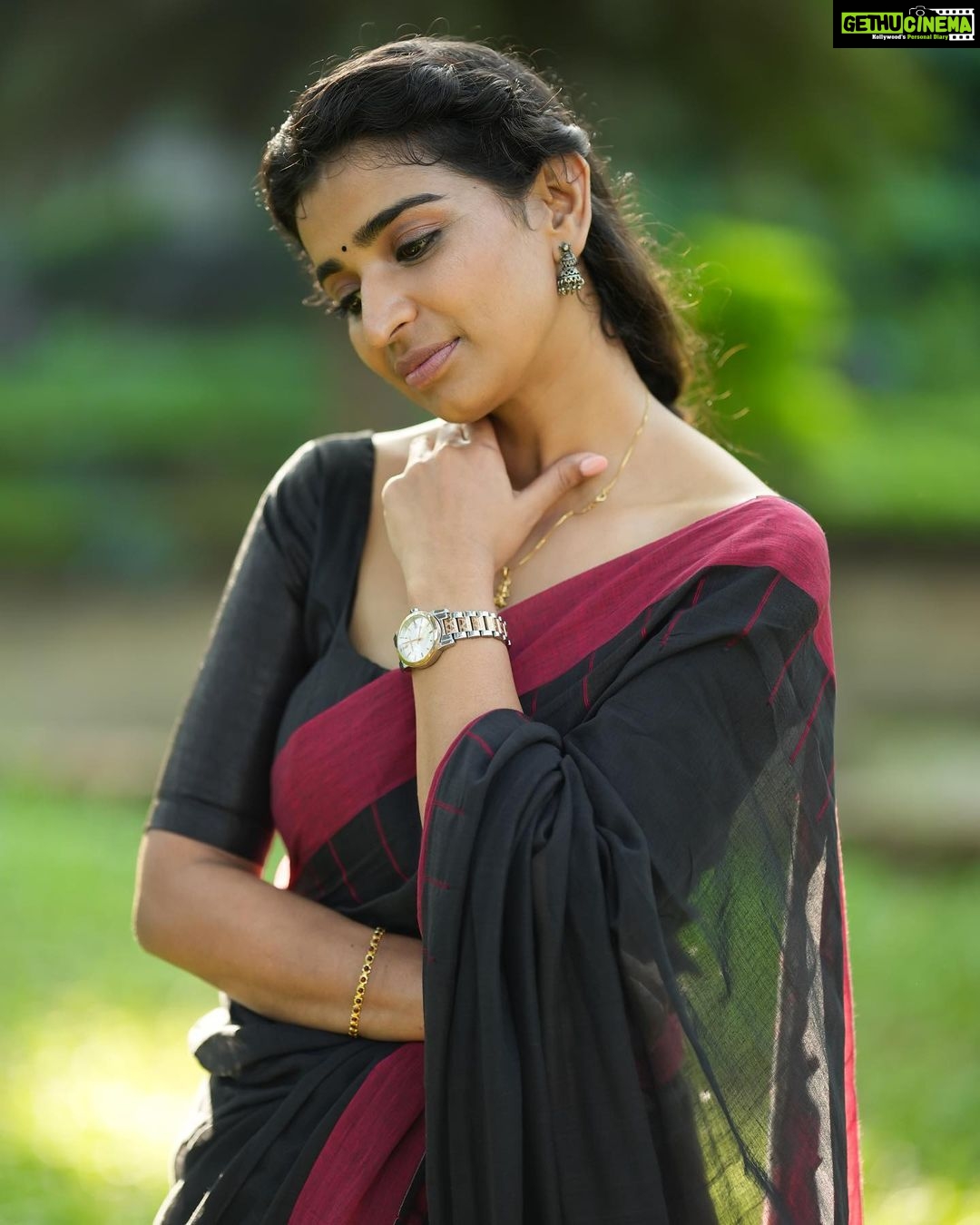Lisha Chinnu Instagram - • Just lost in thought. 💭 . . . Photos @gowtham__rajendran Muah @ftvsalon.sterlingroad.chennai Stylist @labelswarupa