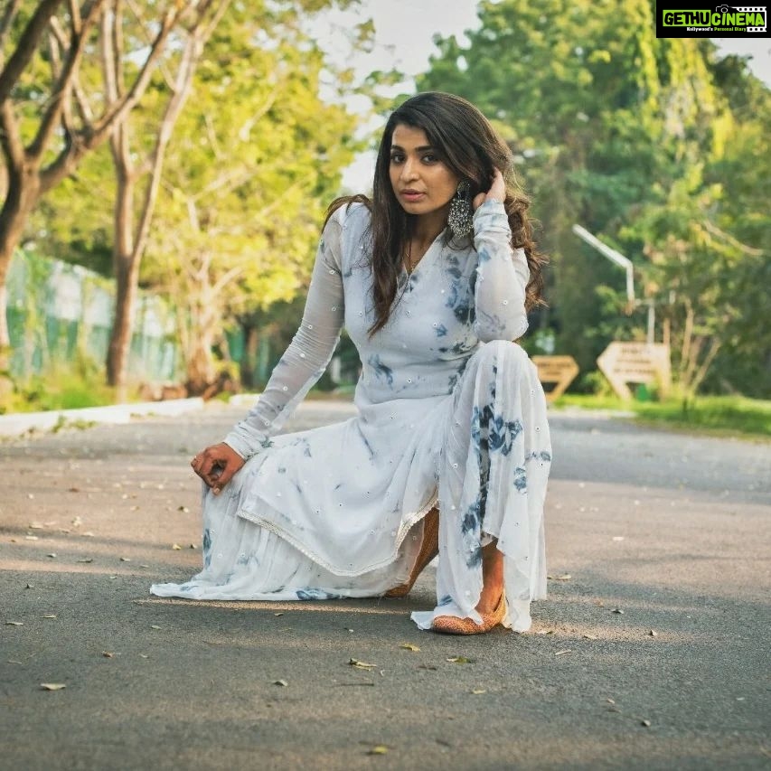 Lisha Chinnu Instagram - MOoD ..!!!! . . . Wearing @label_afeera Photo @vajiravelunatarajan Muah @bee_s.makeup #photoshoot #model #womeninpr #womenentrepreneurs #actress #womeninbusiness #loveforwork❤️ #worklife #modelshoot #makeupartist