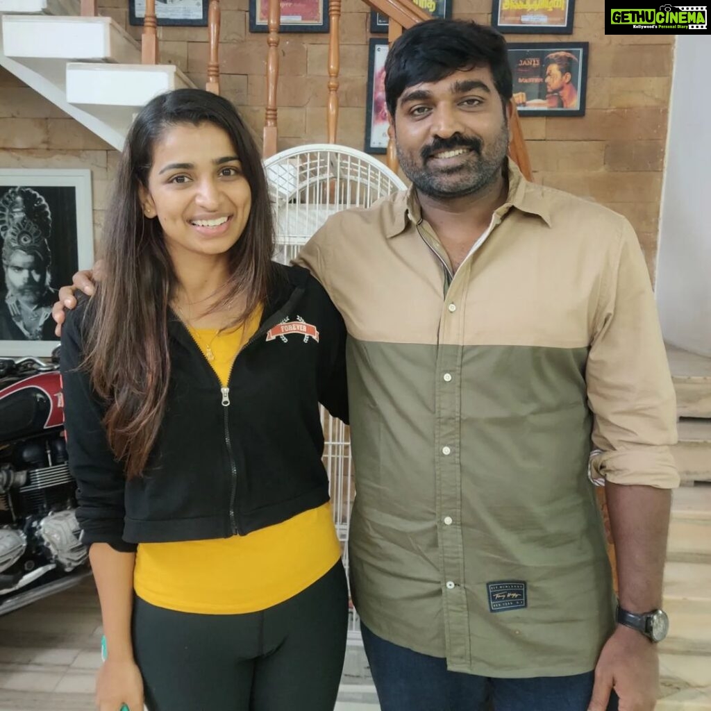 Lisha Chinnu Instagram - A day well went with the " Legends " over some intense conversation and thr experience about cinema 🎥 Acting direction nd more... #greatlearning #foracting #cinema #vijaysethupathi❤️ #nassarsir. Thank you @regin_roseactor and @chennaitheatre for tis session..