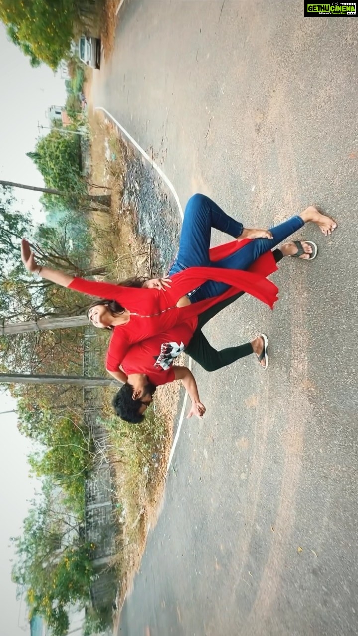 Lisha Chinnu Instagram - Just a jam with teacher @lishachinnu on pondy streets #naanpizhai Shot on iPhone by @ranjithkg #kaathuvaakularendukaadhal #anirudh #lisha #rahulnambiar #dance #iphone #romantic #streetdance #amateur #tamil #tamilsong #trending #reels #love #red #twinning #pondy #auroville #pondicherry