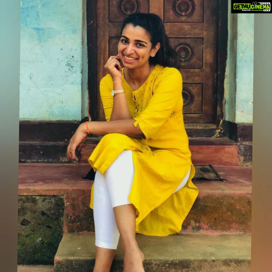 Lisha Chinnu Instagram - Right eye will see your worth... #worklife . . #believeinyourself #workhard #dream #passionate #happyme #actress #model #entrepreneur #hometown #lishahappyplace #beauty #dancer #naturelovers #cirkleprandevents #livemusic #peaceofmind #power #contentcreator #nomakeup #nofilter