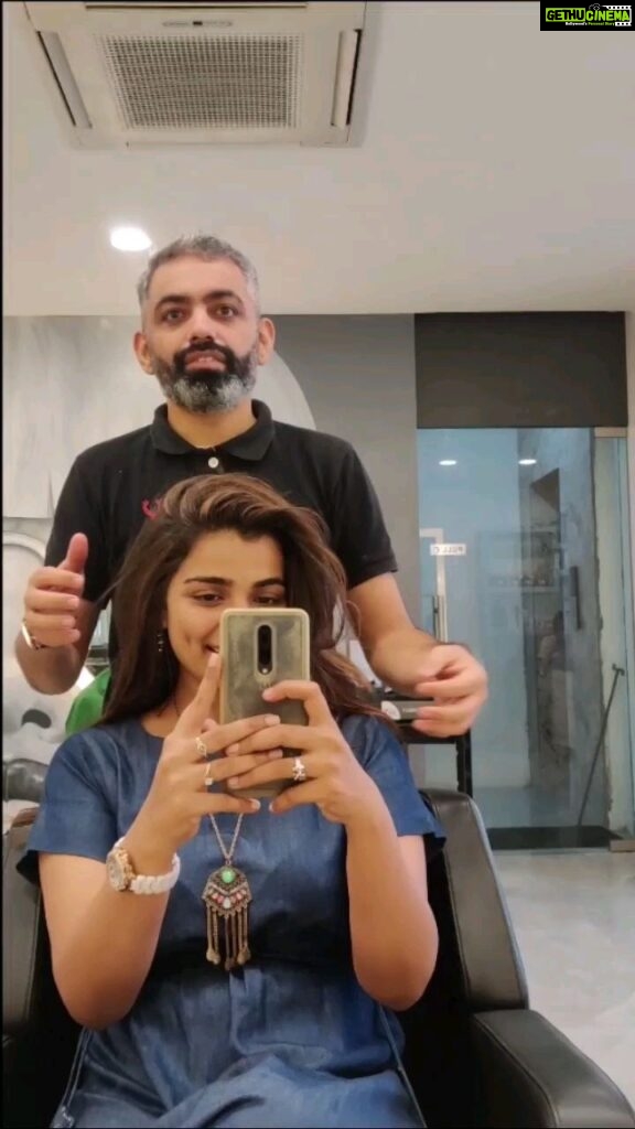 Lisha Chinnu Instagram - "Stop judging your art based on how much applause it receives " #scaleup #scaleupforeveryone In fame @lishachinnu #behindthescenes #behindthechair #haircut #haircolor #schwarzkopfprofessional #schwarzkopfusa #schwarzkopf #longhair #reelvideo #reelsinstagram #reelkarofeelkaro #reels #reelsviral #reelindia #chennaihairstylist #chennaimakeupartists #chennai #tamilnadue Scale Up