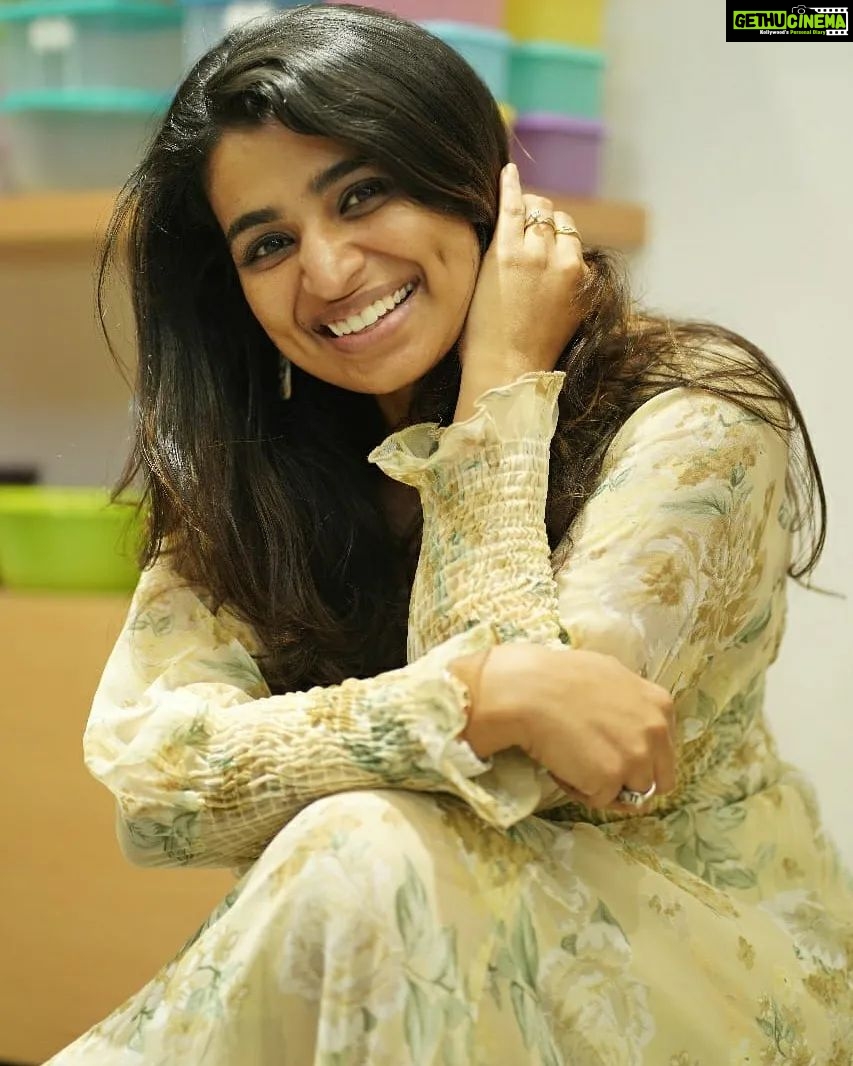 Lisha Chinnu Instagram - You make your life hard vy always being in your head... Life is simple get out of your head and get into the moment...