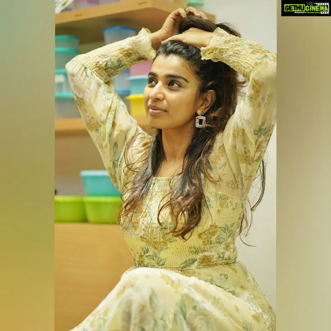 Lisha Chinnu Instagram - Choose your ppl right. The people with the best advice are usually the ones who have been through the most.. . . Be in d present is d best thing to do. Easy to say but difficult to execute but guys let's take tis to our mind and try. It will solve a lot of probs. Love you all 😍 📷 @sinty_boy