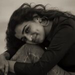 Lisha Chinnu Instagram - Nee Partha Parvaaikoru Nandri. !!! . . . . Photographer @rahuldev1177 Styling @labelswarupa With @arunprajeethm Muah @artistrybydanu #music #illayarajasongs #kamalhasan #illayarajaforever #blackandwhite #legendsofmusic #fresh #actor #tamilponnu #womeninbusiness