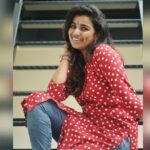 Lisha Chinnu Instagram - Everyone has a chapter, they don't read out loud .. !!!! 👀 📷 @sinty_boy #causalwear #photoshoot #simplestyle #nomakeuplook #lishachinnu #model #actress #movielover #dancer #entrepreneurlife #Cirkleprandconsulting #dimplegirl #brandconsultant #contentcreator #creativity
