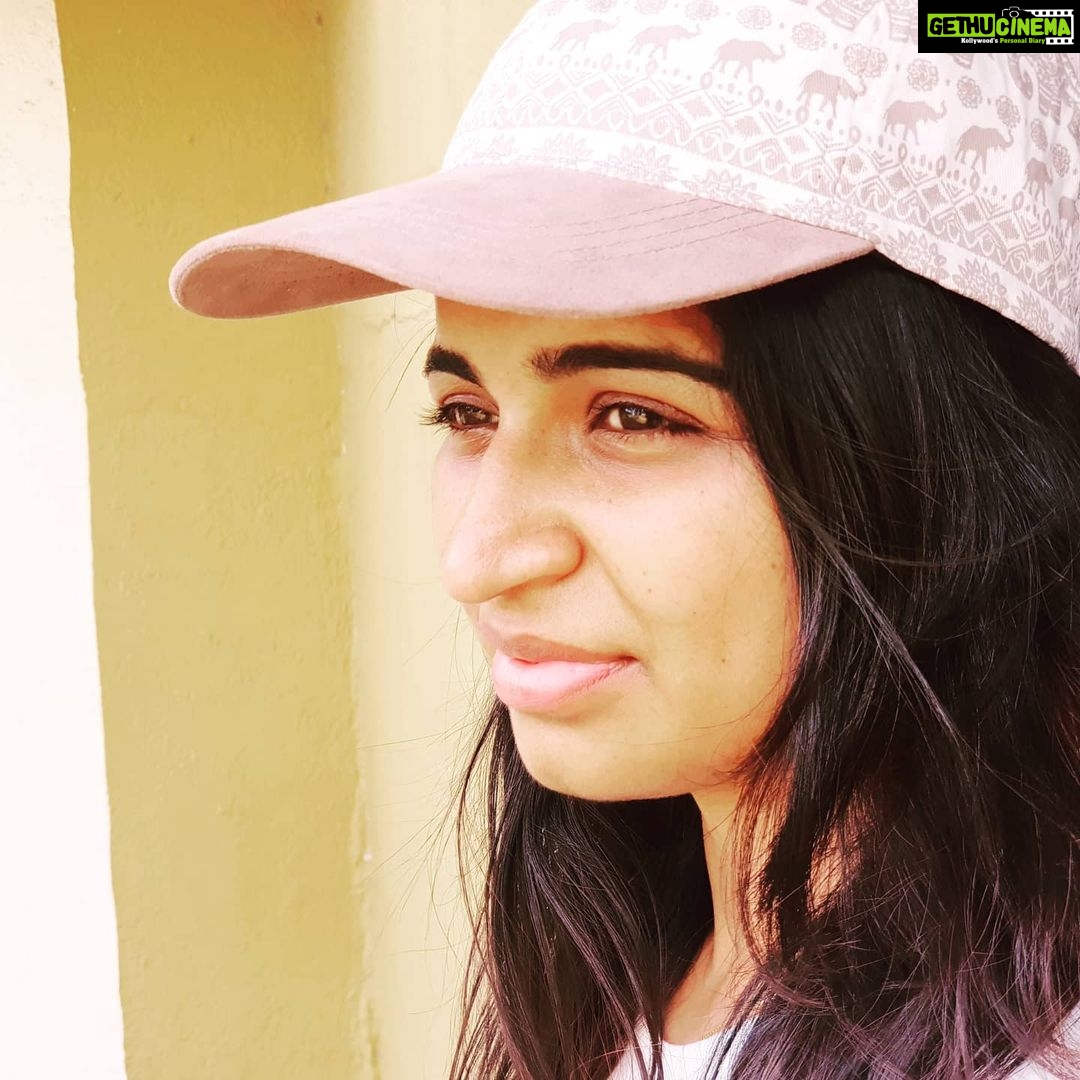 Lisha Chinnu Instagram - Live in the present , Notice the small things happening around you. 💛