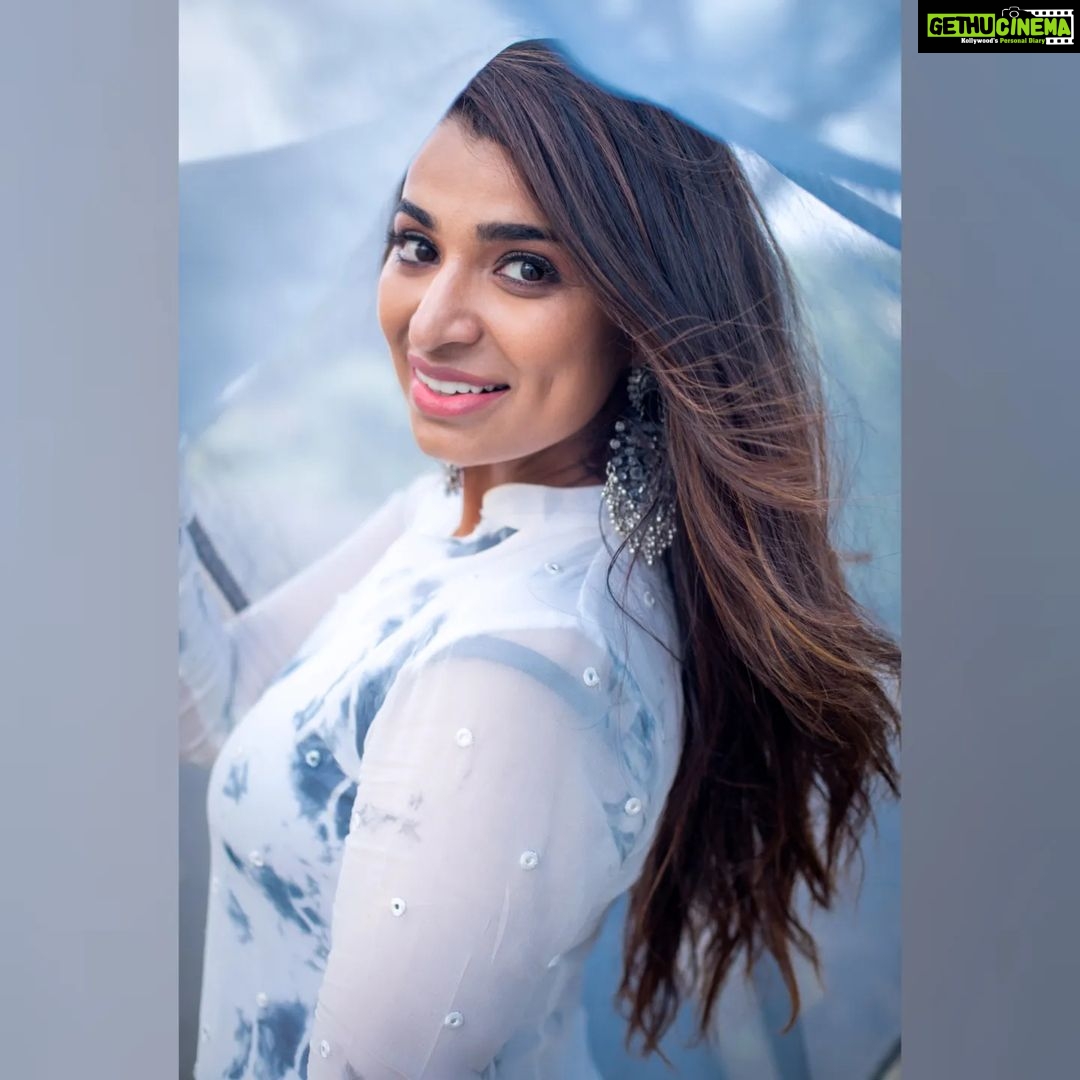 Lisha Chinnu Instagram - Believe you can...!!! Keep d smile on 🤩 . . . Muah @bee_s.makeup Photos @vajiravelunatarajan Costume @label_afeera