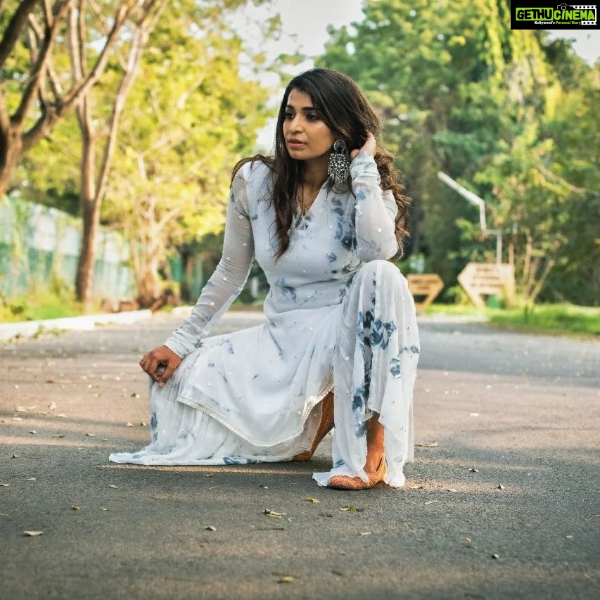 Lisha Chinnu Instagram - MOoD ..!!!! . . . Wearing @label_afeera Photo @vajiravelunatarajan Muah @bee_s.makeup #photoshoot #model #womeninpr #womenentrepreneurs #actress #womeninbusiness #loveforwork❤️ #worklife #modelshoot #makeupartist