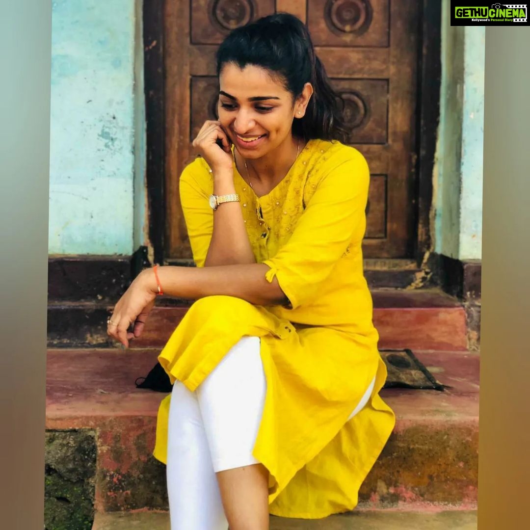 Lisha Chinnu Instagram - Right eye will see your worth... #worklife . . #believeinyourself #workhard #dream #passionate #happyme #actress #model #entrepreneur #hometown #lishahappyplace #beauty #dancer #naturelovers #cirkleprandevents #livemusic #peaceofmind #power #contentcreator #nomakeup #nofilter