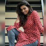 Lisha Chinnu Instagram - Everyone has a chapter, they don't read out loud .. !!!! 👀 📷 @sinty_boy #causalwear #photoshoot #simplestyle #nomakeuplook #lishachinnu #model #actress #movielover #dancer #entrepreneurlife #Cirkleprandconsulting #dimplegirl #brandconsultant #contentcreator #creativity