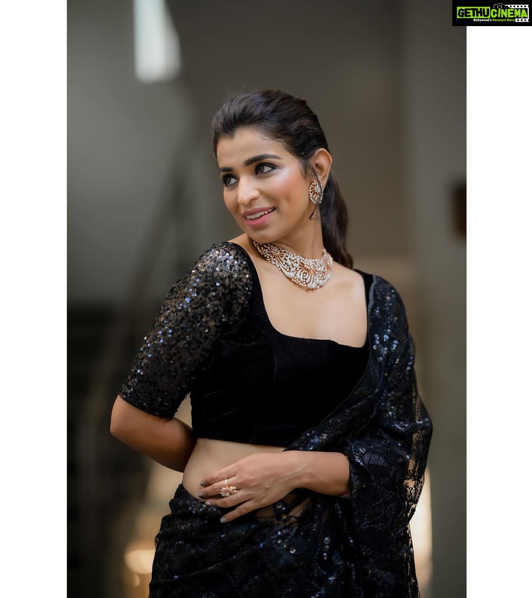 Lisha Chinnu Instagram - Black is the beauty you'll never find in any color🖤 . Featuring @lishachinnu 🖤 . M&H : @mua_vijisharath & @makeup_sharathbhushan Designer : @labelswarupa Photographer : @camerasenthil Location: @anora_artstudio Jewellery: @kirtilalsonline . #celebritymakeupartist #celebritymakeup #indianmakeupartist #southindianmakeup #southindianmakeupartist #brides #bride #bridalshower #bridalmakeupartist #hairstylist #bridalhairstyle Chennai, India