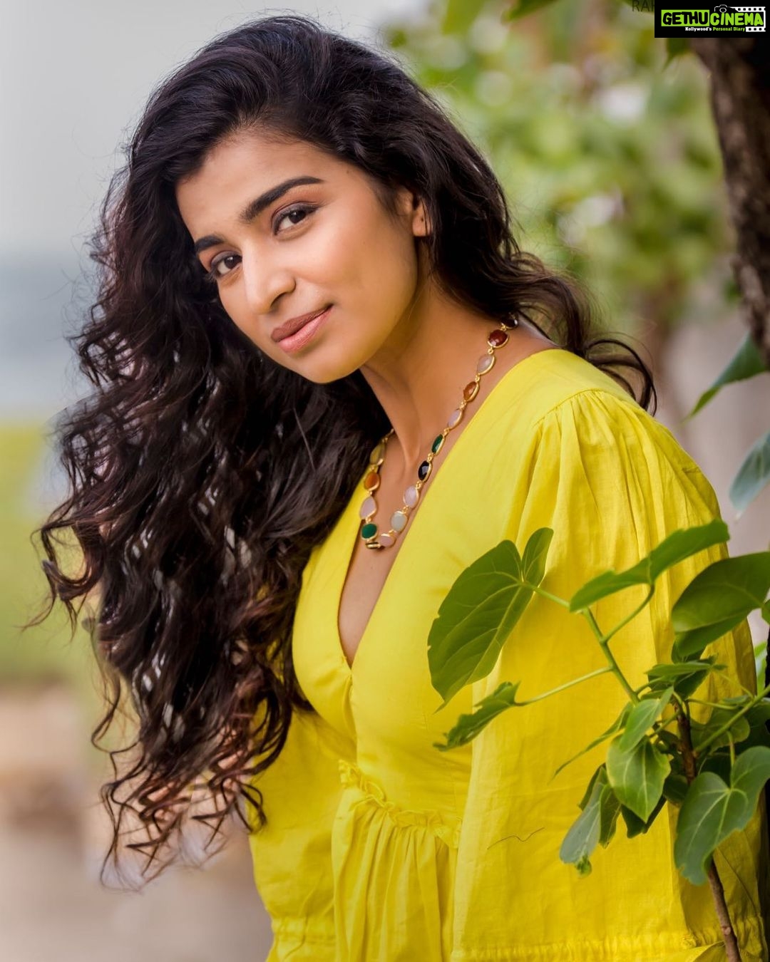 Lisha Chinnu Instagram - 💛🌻💛 . . . Muah @artistrybydanu Styling @labelswarupa Jewellery @ishhaara Photographer @rahuldev1177