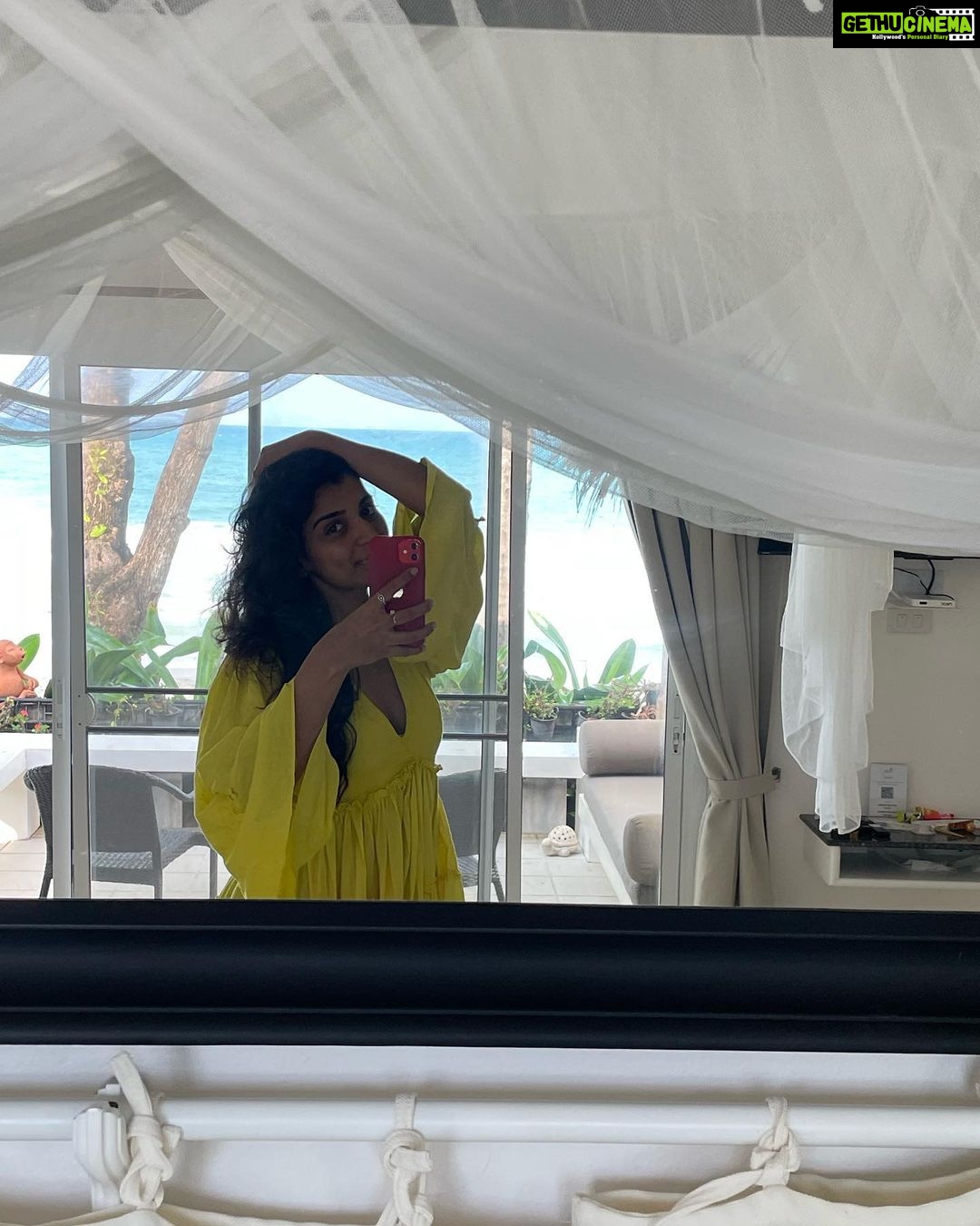 Lisha Chinnu Instagram - Take me back ๐ฆ๐ง๐ผโโ๏ธ๐ #lifeoflee #bangkok #myyellowdress๐๐ผ๐ . . . #travel #bestdaysofmylife #lish #memories #takemebackseries #sunday #weekendvibes