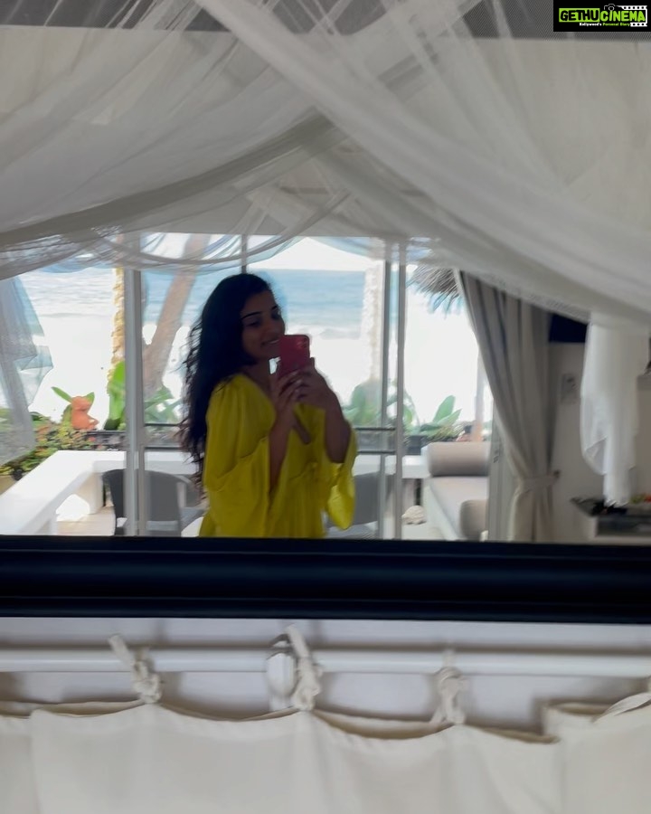 Lisha Chinnu Instagram - Take me back ๐ฆ๐ง๐ผโโ๏ธ๐ #lifeoflee #bangkok #myyellowdress๐๐ผ๐ . . . #travel #bestdaysofmylife #lish #memories #takemebackseries #sunday #weekendvibes