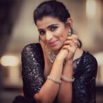 Lisha Chinnu Instagram - Dolled up for a shoot with complete makeup look and this is the outcome . What do you prefer ? Real Lee or Reel Lee ? Comment below and let me know #lifeoflee . . . Camera @camerasenthil Muah @makeup_sharathbhushan @mua_vijisharath Costume/stylist @labelswarupa Location @anora_artstudio Jewellery @kirtilalsonline