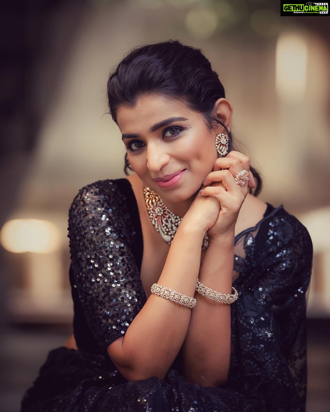 Lisha Chinnu Instagram - Dolled up for a shoot with complete makeup look and this is the outcome . What do you prefer ? Real Lee or Reel Lee ? Comment below and let me know #lifeoflee . . . Camera @camerasenthil Muah @makeup_sharathbhushan @mua_vijisharath Costume/stylist @labelswarupa Location @anora_artstudio Jewellery @kirtilalsonline