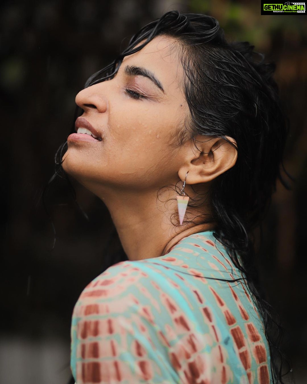 Lisha Chinnu Instagram - Living to the rhythm of rain 🌧️ . . . #rain #rainphotography #lisha #lishdimple #lifeoflee #summer #shinebright #womeninbusiness #womeninmedia #nomakeup #cirkleprandevents #trending