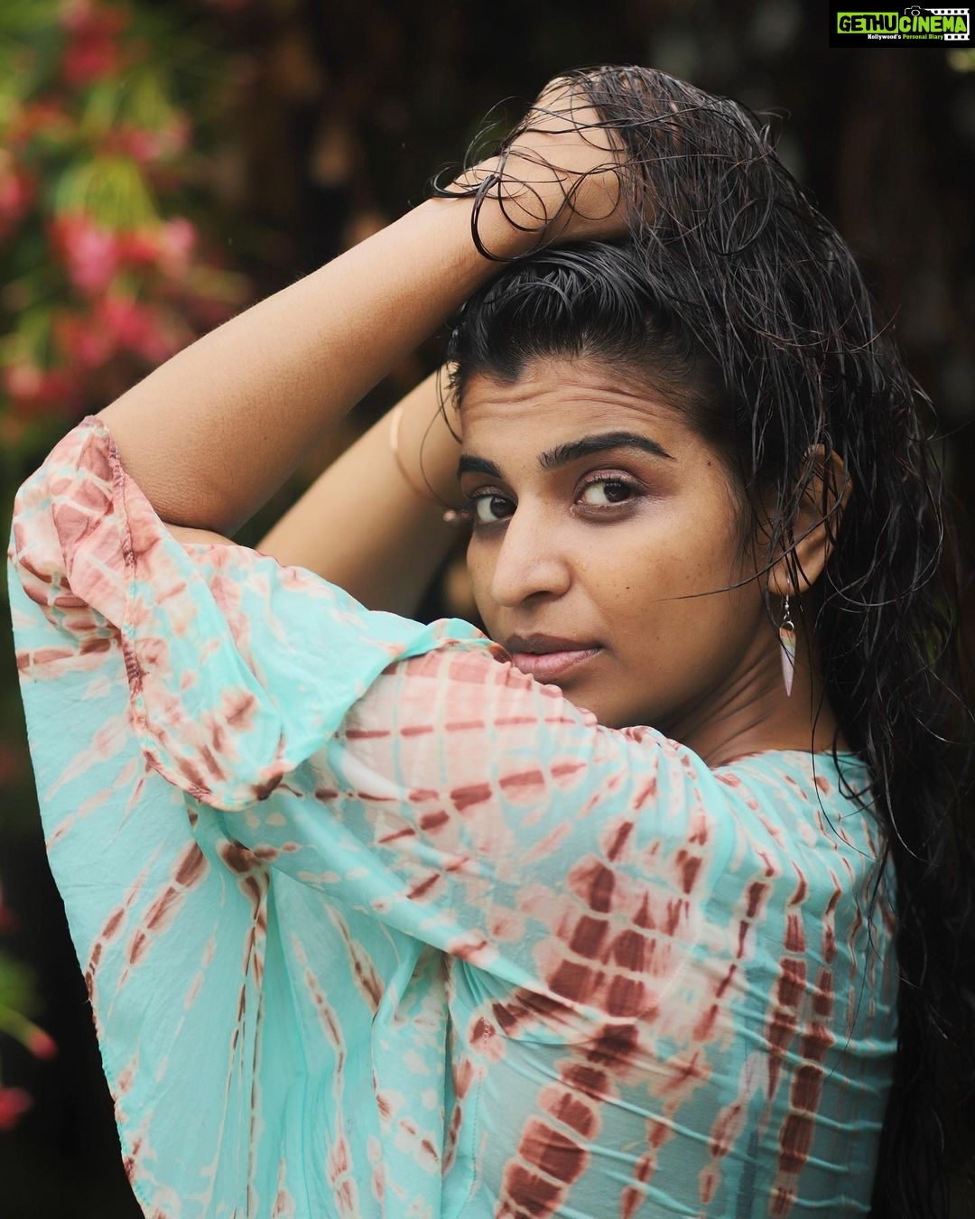 Lisha Chinnu Instagram - Living to the rhythm of rain 🌧️ . . . #rain #rainphotography #lisha #lishdimple #lifeoflee #summer #shinebright #womeninbusiness #womeninmedia #nomakeup #cirkleprandevents #trending