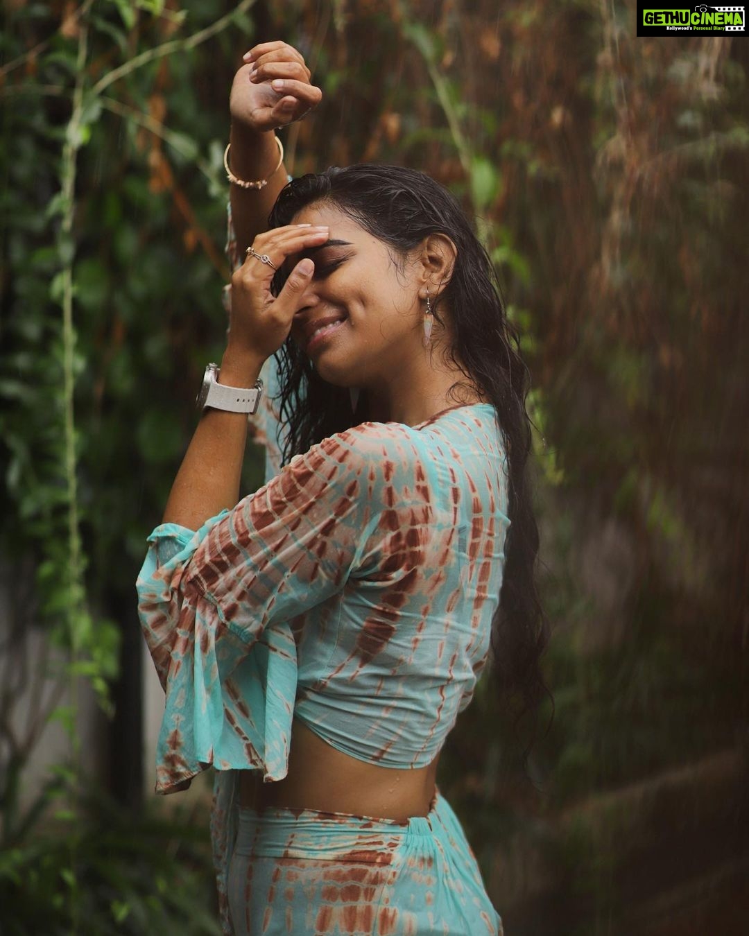 Lisha Chinnu Instagram - He poured a lot of love ❤️ and I said “YES “ Happily . . . #chennairains #love #rain #dance #women #rainshoot #womeninmedia #actorlife #lifeoflee #tamilnadu