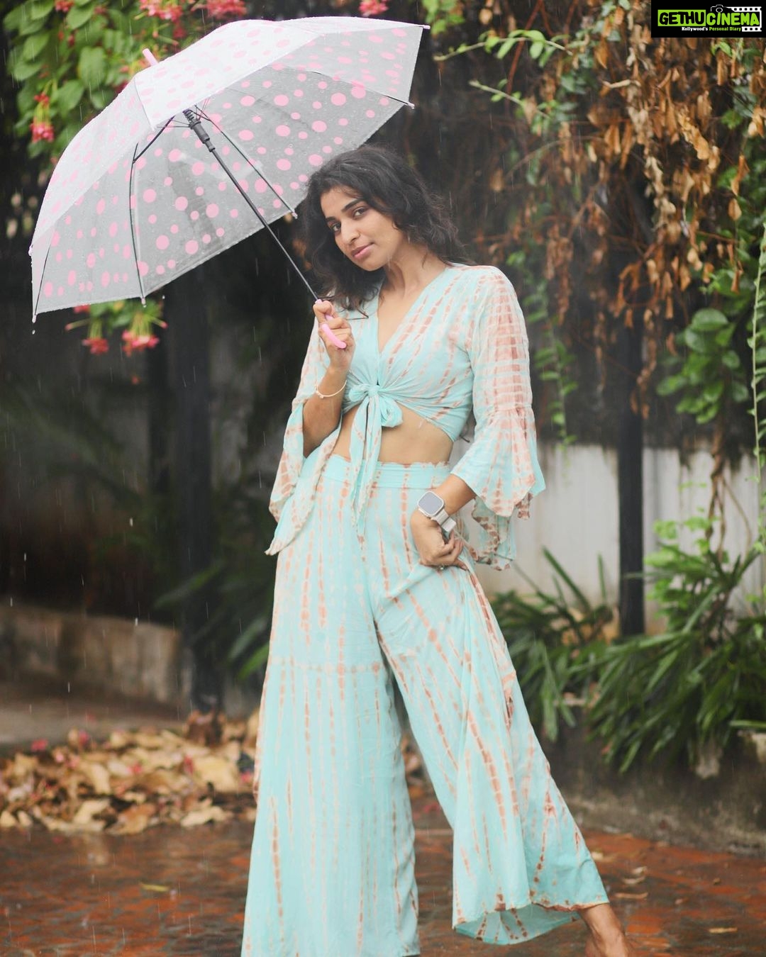 Lisha Chinnu Instagram - 🌧️ ☔️ . . . #chennairains❤ #lifeoflee #rainphotography #lish #photo #womeninmedia #actorslife #musiclover #dancer #trending #womeninpr #womeninbusiness