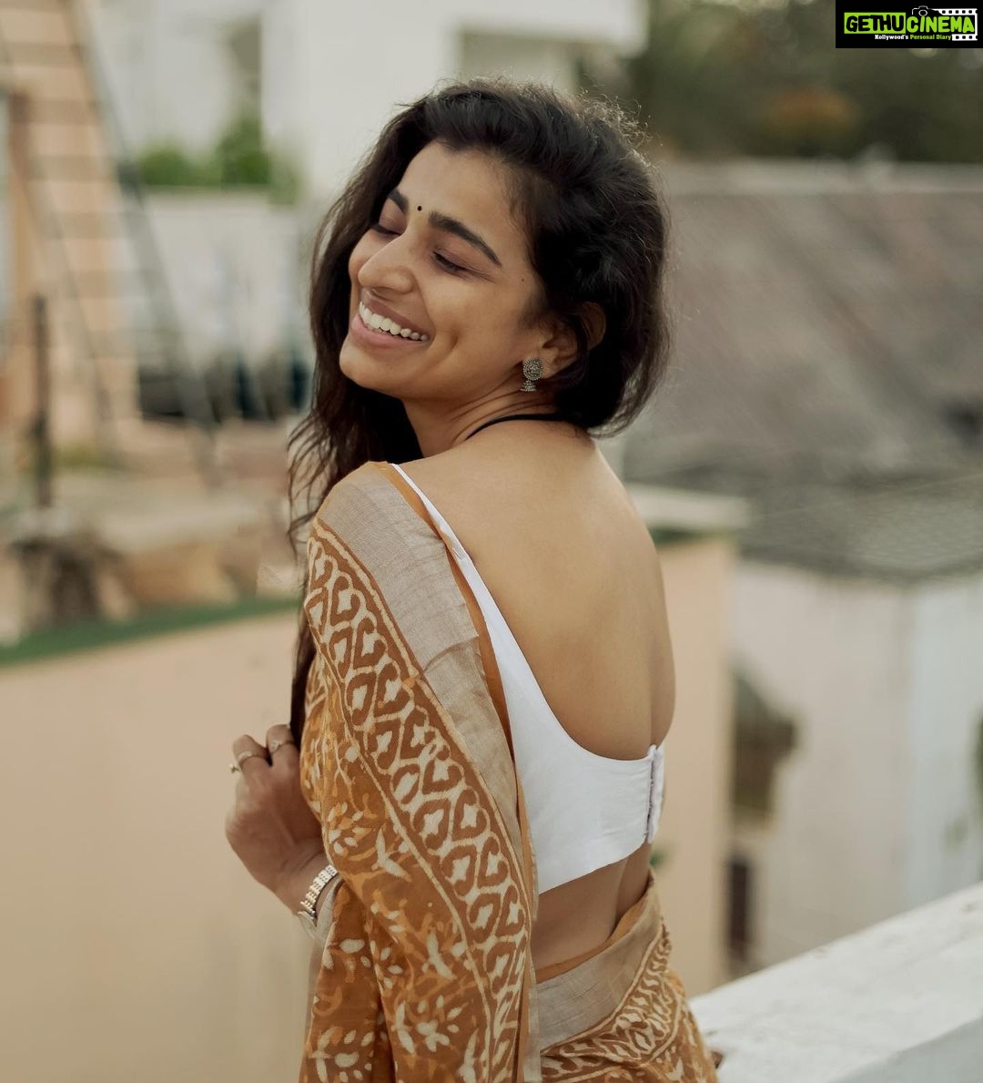 Lisha Chinnu Instagram - "Grow through what you go through." . . . #lifeoflee #lisha #lishdimple #saree #trending #sareelove #yellow #csk #chennai #tamilnadu