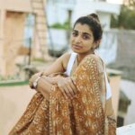 Lisha Chinnu Instagram - "Grow through what you go through." . . #lifeoflee #sareelove #explore #nomakeup #nofilter #desi #indian #simplicity #tamilnadu #yellowsaree #yellow #csk #chennai #tamilnadu #culture #photo #benatural #saree #lifeoflee #tamilponnu #actresslife #entrepreneur #womeninmedia #lisha #womeninbusiness #movies #kollywood
