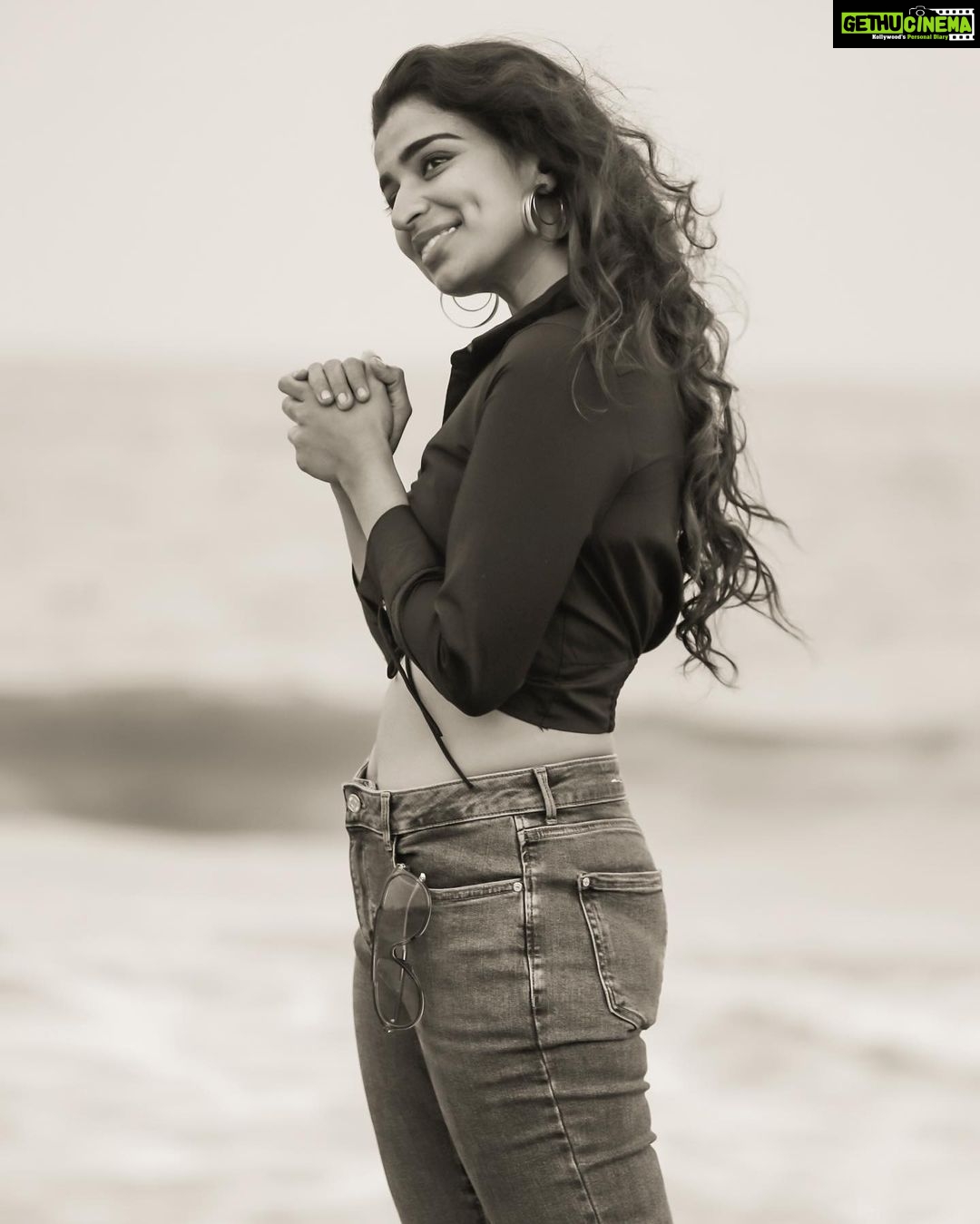 Lisha Chinnu Instagram - 🖤🐼 . . . Photographer @rahuldev1177 Styling @labelswarupa Muah @artistrybydanu #lifeoflee #closertonature #peaceofmind #beachvibes #blackgirlmagic #photo #casualstyle #trending #lifestyle #chennai #actresslife #womeninpr #womeninbusiness