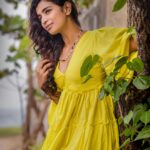 Lisha Chinnu Instagram - It’s your life and journey. It doesn’t need to make sense to anyone as long as it makes sense to you. . . Muah @artistrybydanu Styling @labelswarupa Jewellery @ishhaara Photographer @rahuldev1177 #photoshoot #yellowdress #western #casual #model #chennai #tanilponnunga #actor #entrepreneur #womeninpr #womeninbiz #model #happyme #photography #today