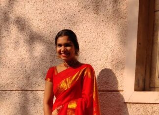 M.M. Manasi Instagram - Cos morning muhurthams call for reels ♥️♥️ #MMManasi #reels #reelitfeelit #saree #sareelove