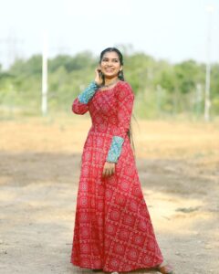 M.M. Manasi Instagram - Some beautiful shots from our latest shoot.. Btw did you check out our latest video? 
Link in bio 🥰❤️
.
👗- @magizham_boutique 
📸- @chandanramesh24 
.
#mmmanasi #mmmonissha #singer #voiceoveractor #dancereels #dance #twinning #outfitoftheday #twinningoutfits #smilemore #grateful #newvideo
