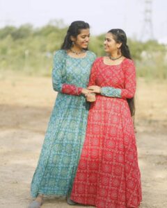 M.M. Manasi Instagram - Some beautiful shots from our latest shoot.. Btw did you check out our latest video? 
Link in bio 🥰❤️
.
👗- @magizham_boutique 
📸- @chandanramesh24 
.
#mmmanasi #mmmonissha #singer #voiceoveractor #dancereels #dance #twinning #outfitoftheday #twinningoutfits #smilemore #grateful #newvideo