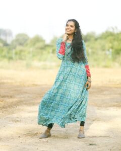 M.M. Manasi Instagram - Some beautiful shots from our latest shoot.. Btw did you check out our latest video? 
Link in bio 🥰❤️
.
👗- @magizham_boutique 
📸- @chandanramesh24 
.
#mmmanasi #mmmonissha #singer #voiceoveractor #dancereels #dance #twinning #outfitoftheday #twinningoutfits #smilemore #grateful #newvideo