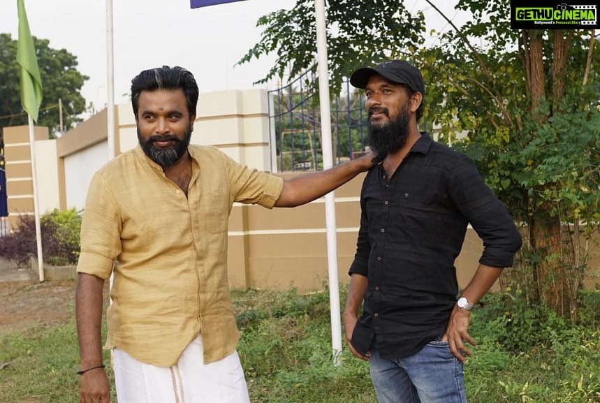 M. Sasikumar Instagram - பலரது வாழ்வையும், சாதனைகளையும் விகடன் மூலமாக உலகிற்கு அடையாளம் காட்டியவர் இரா. சரவணன். இன்று அவரே விகடனுக்காக பேட்டி எடுக்கப்படுகிறார் ஓர் இயக்குனராக .. மகிழ்ச்சி உடன்பிறப்பே 👍@erasaravanan @2d_entertainment #jyothika50 #udanpirappe