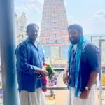 M. Sasikumar Instagram - திருத்தணி முருகன் கோயில் 🙏🏻 இது முருகனின் அறுபடை வீடுகளில் ஐந்தாம் படை வீடாக திகழ்கிறது #Thiruthani #MuruganTemple @virumandi_dir #MenInBlue