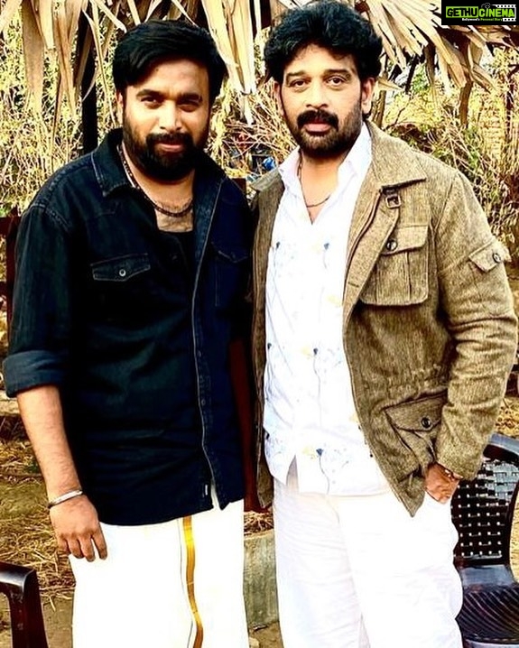 M. Sasikumar Instagram - #Satya and #Paraman😊 With J D Chakravarthy new movie shooting #onlocation #satya #subramaniyapuram