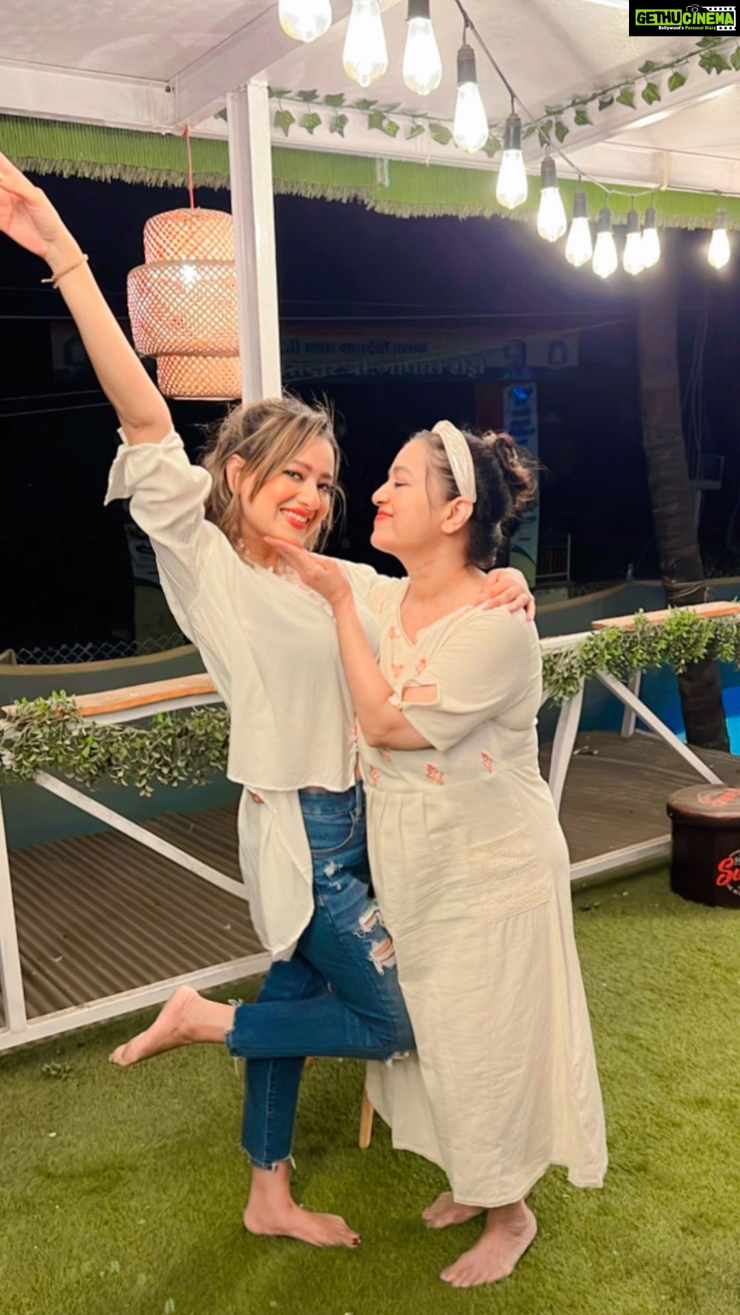 Madalsa Sharma - 100.3K Likes - I know I’m late for this trend, but I had to wait for my best partner’s dates😉🥰 Here’s our crazy version🤪😜 @sheelassharmaa
#reels #reelsinstagram #madalsasharma #sheelasharma #motherdaughter #kavya #videooftheday #instadaily #instavideo #insta good #instamood #mood #trending #trendingreels #reelitfeelit #reelkarofeelkaro #reeloftheday #reelit #love #actorslife