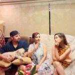 Madalsa Sharma Instagram - Mumma ko finally baat samajh aa gayi🤣🤣🤣🤣 @sheelassharmaa @mimohchakraborty #reels #reelsinstagram #madalsasharma #sheelasharma #mimohchakraborty #kavya #family #us #videooftheday #instadaily #instavideo #instagood #instamood #mood #trending #trendingreels #reelitfeelit #reelkarofeelkaro #reeloftheday #reelit #love #actorslife