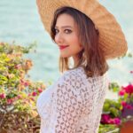 Madalsa Sharma Instagram - This moment is fine….💛 #beach #thoughtoftheday #madalsasharma #kavya #picoftheday #postoftheday #instadaily #instapic #instagood #instamood #mood #love #actorslife