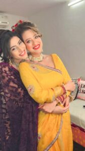 Madalsa Sharma Instagram - Aise hi chalta raha toh Kavya Aur Barkha kabhi dost nahi ban payenge! 😅😂 @ashleshasavant 

#reels #reelsinstagram #madalsasharma #ashelshasawant #barkha #kavya #videooftheday #instadaily #instavideo #instagood #instamood #mood #trending #trendingreels #reelitfeelit #reelkarofeelkaro #reeloftheday #reelit #love #actorslife