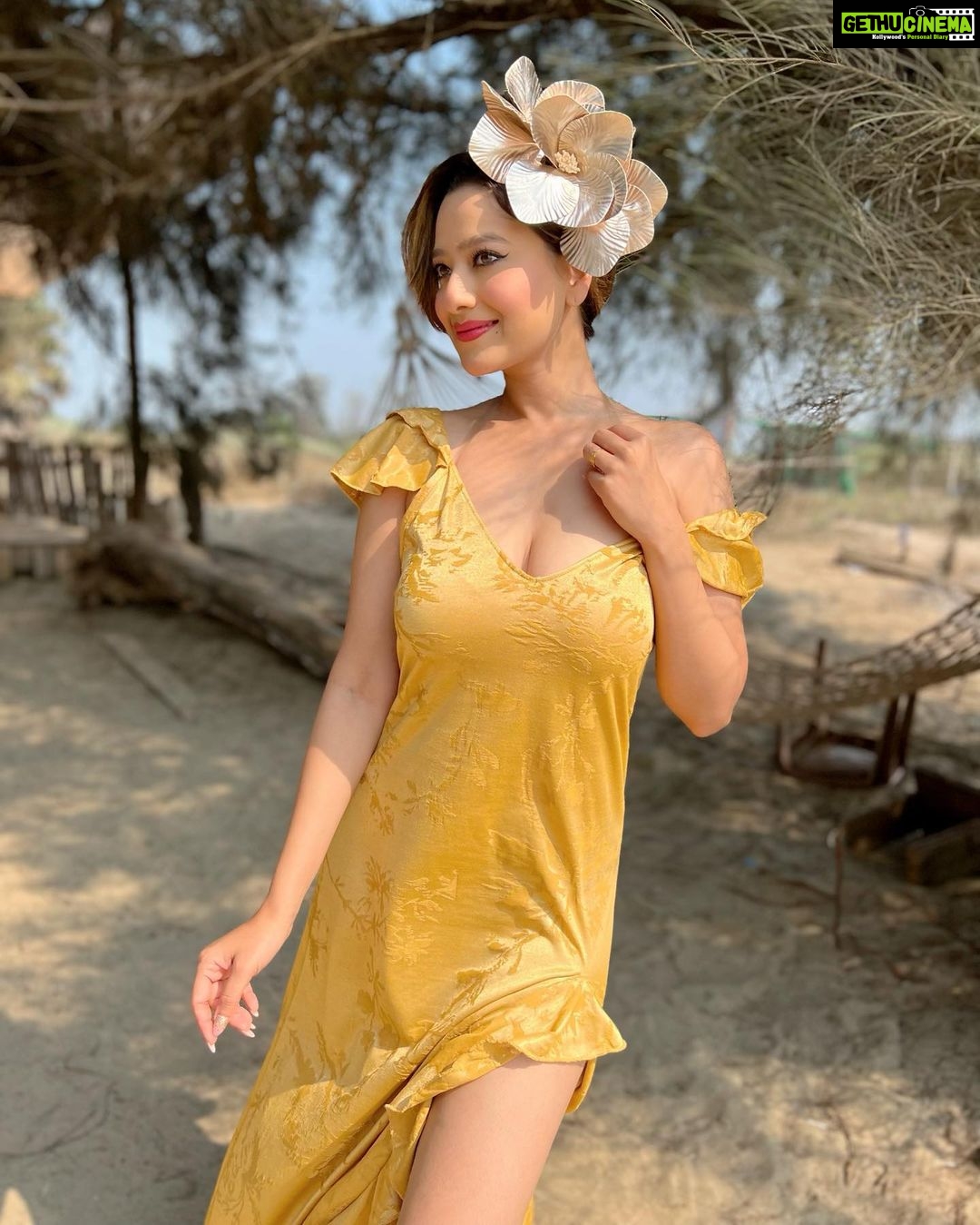 Madalsa Sharma Instagram - Sun. Sea. Soul. Sand βοΈππ΄β¨ #islandgirl #thoughtoftheday #madalsasharma #kavya #tropical #beach #picoftheday #postoftheday #instadaily #instapic #instagood #instamood #mood #love #actorslife