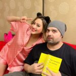 Madalsa Sharma Instagram - When the prank goes as planned😂🤣😂🤣 @mimohchakraborty #reels #reelsinstagram #madalsasharma #mimohchakraborty #kavya #usa #videooftheday #instadaily #instavideo #instagood #instamood #mood #trending #trendingreels #reelitfeelit #reelkarofeelkaro #reeloftheday #reelit #love #actorslife