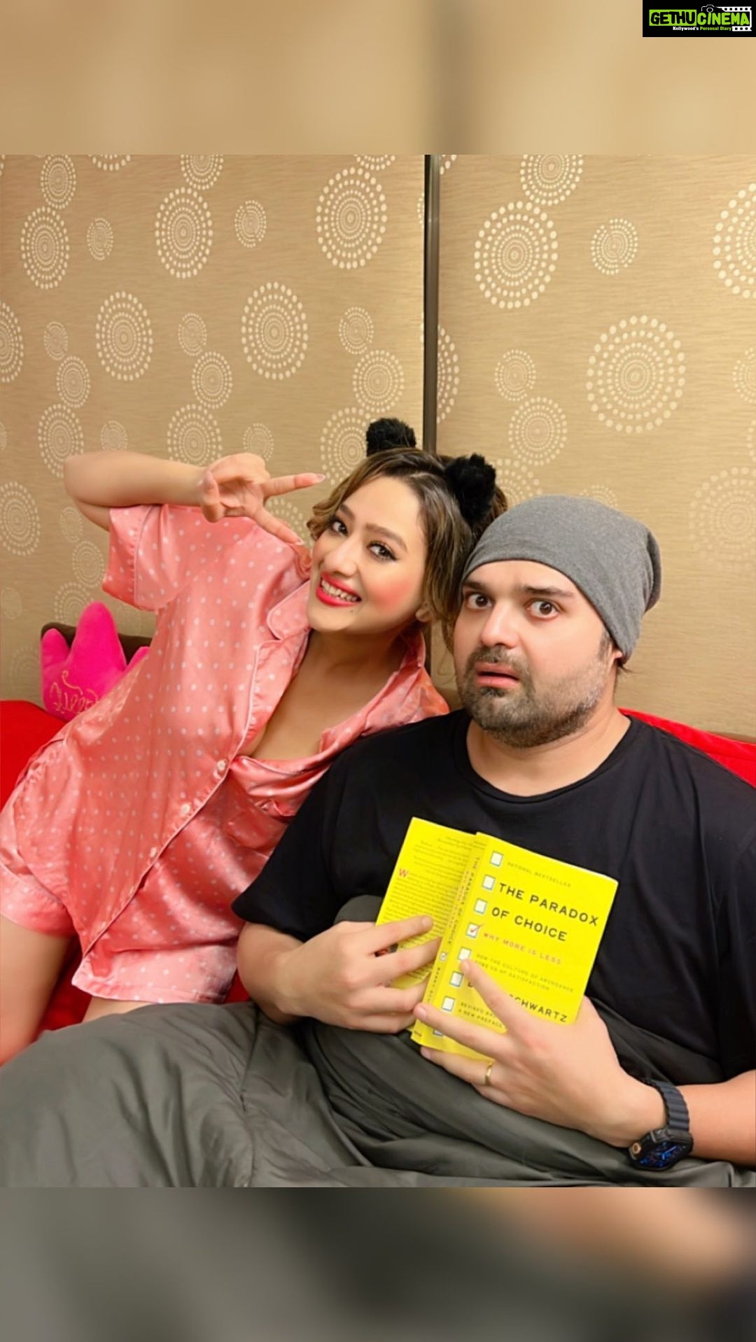 Madalsa Sharma Instagram - When the prank goes as planned😂🤣😂🤣 @mimohchakraborty #reels #reelsinstagram #madalsasharma #mimohchakraborty #kavya #usa #videooftheday #instadaily #instavideo #instagood #instamood #mood #trending #trendingreels #reelitfeelit #reelkarofeelkaro #reeloftheday #reelit #love #actorslife