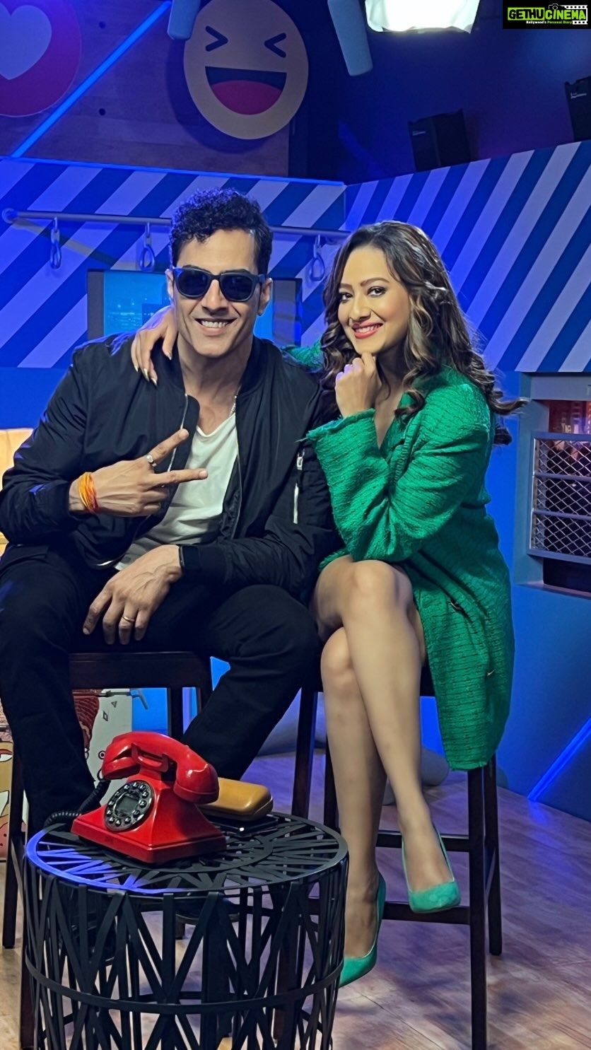 Madalsa Sharma Instagram - One of our best live interaction with you all from @metaindia Mumbai office. Watch till the end to know more about our song and us if you missed it #DilKiTuZameen #vanya π«Άπ @madalsasharma
