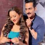 Madalsa Sharma Instagram – Maafi maangne ka aisa tareeka kya aapne pehle kabhi dekha hai?!😅😜 Maine pehli baar dekha aur mein nikal li….😂🤪 #vanya @sudanshu_pandey
#reels #reelsinstagram #madalsasharma #sudhanshupandey #vanraj #kavya #videooftheday #instadaily #instavideo #instagood #instamood #mood #trending #trendingreels #reelitfeelit #reelkarofeelkaro #reeloftheday #reelit #love #actorslife