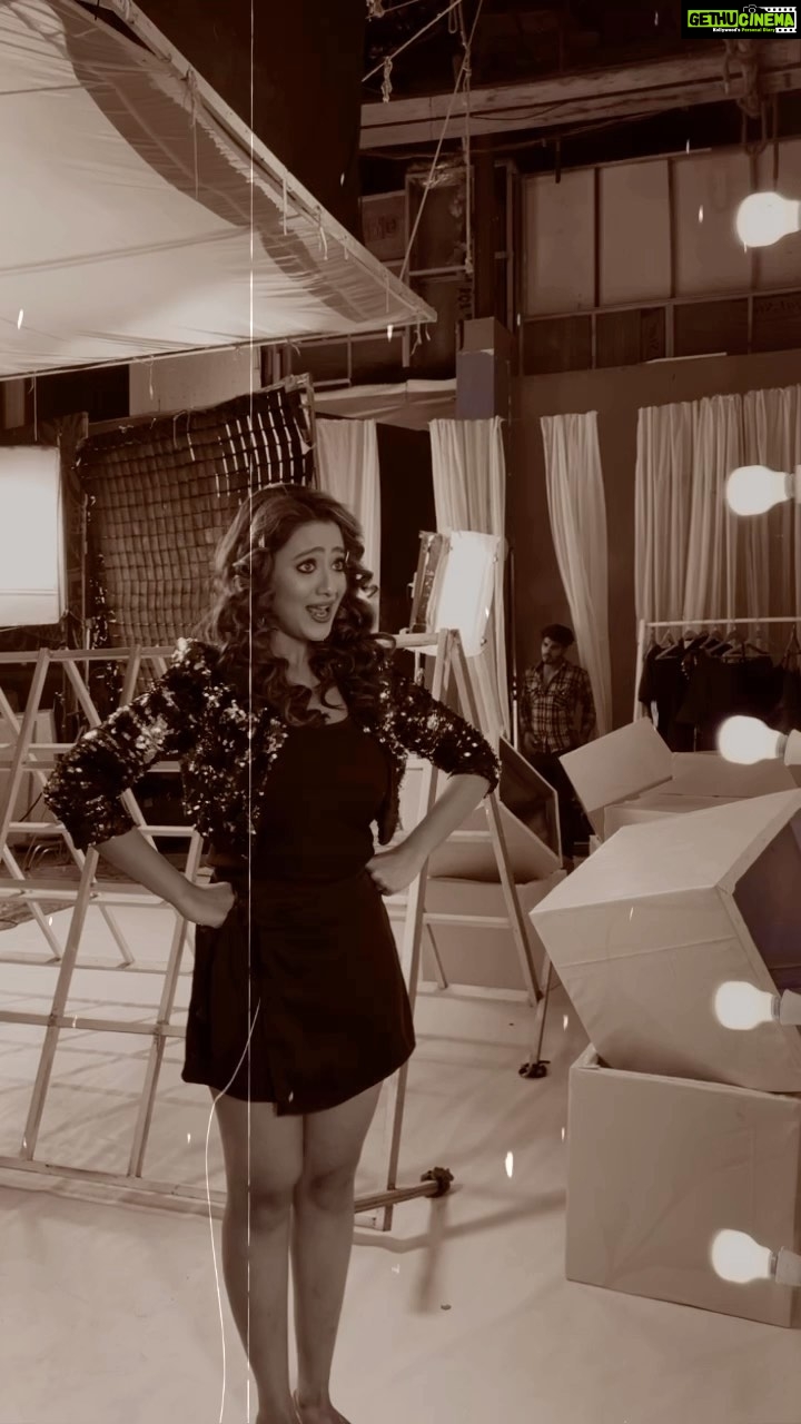 Madalsa Sharma Instagram - Jaane balma ghode pe kyu sawaar hai….🤷♀️😅 #reels #reelsinstagram #madalsasharma #kavya #videooftheday #instadaily #instavideo #instagood #instamood #mood #trending #trendingreels #reelitfeelit #reelkarofeelkaro #reeloftheday #reelit #love #actorslife