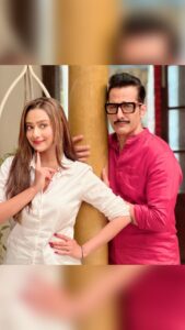 Madalsa Sharma Instagram - Zyaada utsukta badhne se dil ka daura padh sakta hai😅Saavdhani baratein….🤣 #vanya @sudanshu_pandey #reels #reelsinstagram #madalsasharma #sudhanshupandey #vanraj #kavya #videooftheday #instadaily #instavideo #instagood #instamood #mood #trending #trendingreels #reelitfeelit #reelkarofeelkaro #reeloftheday #reelit #love #actorslife