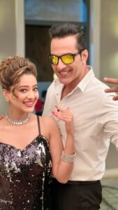 Madalsa Sharma Instagram - New Year dance party mein jaane se pehle, Vanraj Aur Kavya apne behadh kathin dance steps practice karte hue….😅😉 #vanya @sudanshu_pandey 
#HappyNewYear #2023 

🎥 @bhim_karki 

#reels #reelsinstagram #madalsasharma #sudhanshupandey #vanraj #kavya #videooftheday #instadaily #instavideo #instagood #instamood #mood #trending #trendingreels #reelitfeelit #reelkarofeelkaro #reeloftheday #reelit #love #actorslife